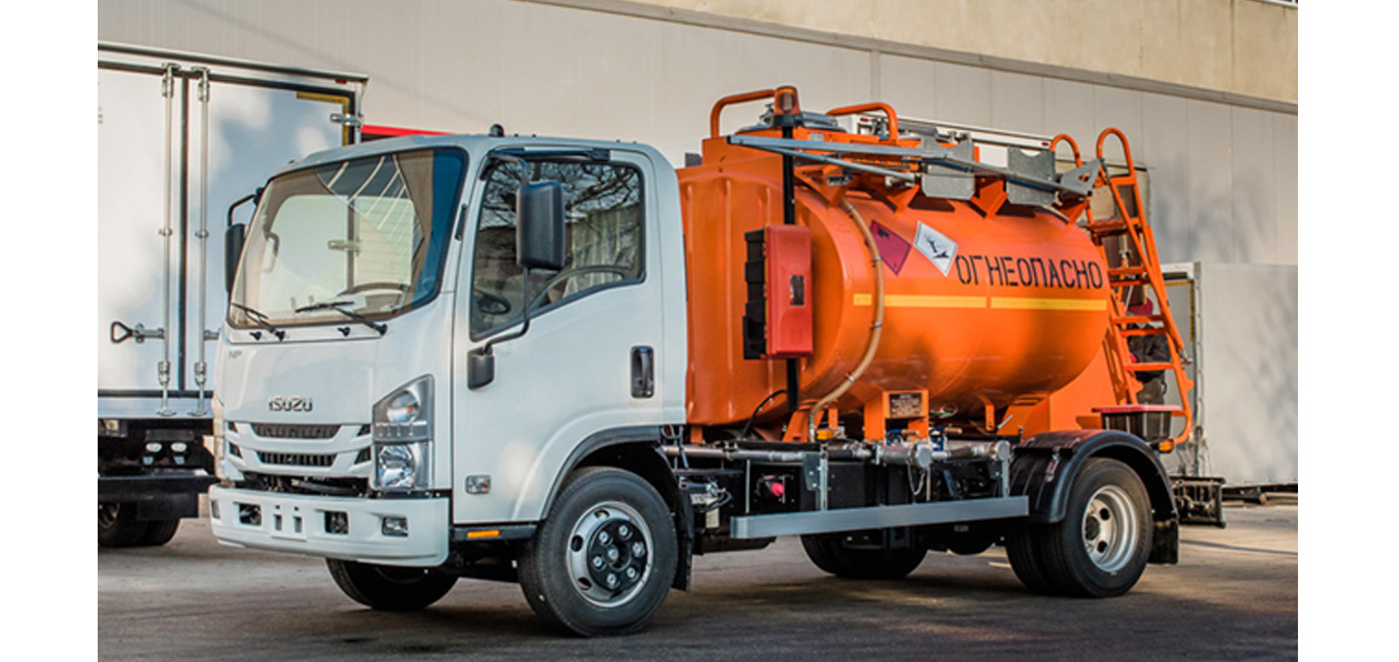 «Рустрак» представил компактный топливозаправщик на шасси Isuzu