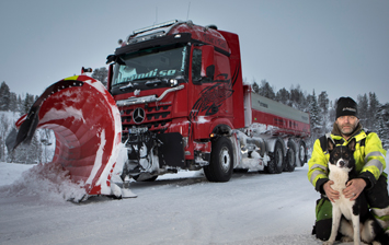 На шасси Mercedes-Benz Arocs изготовили необычный снегоочиститель