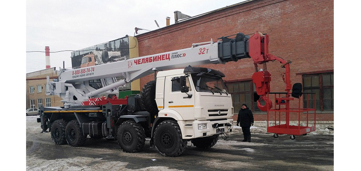 «Челябинец» поставил партию кранов с люлькой