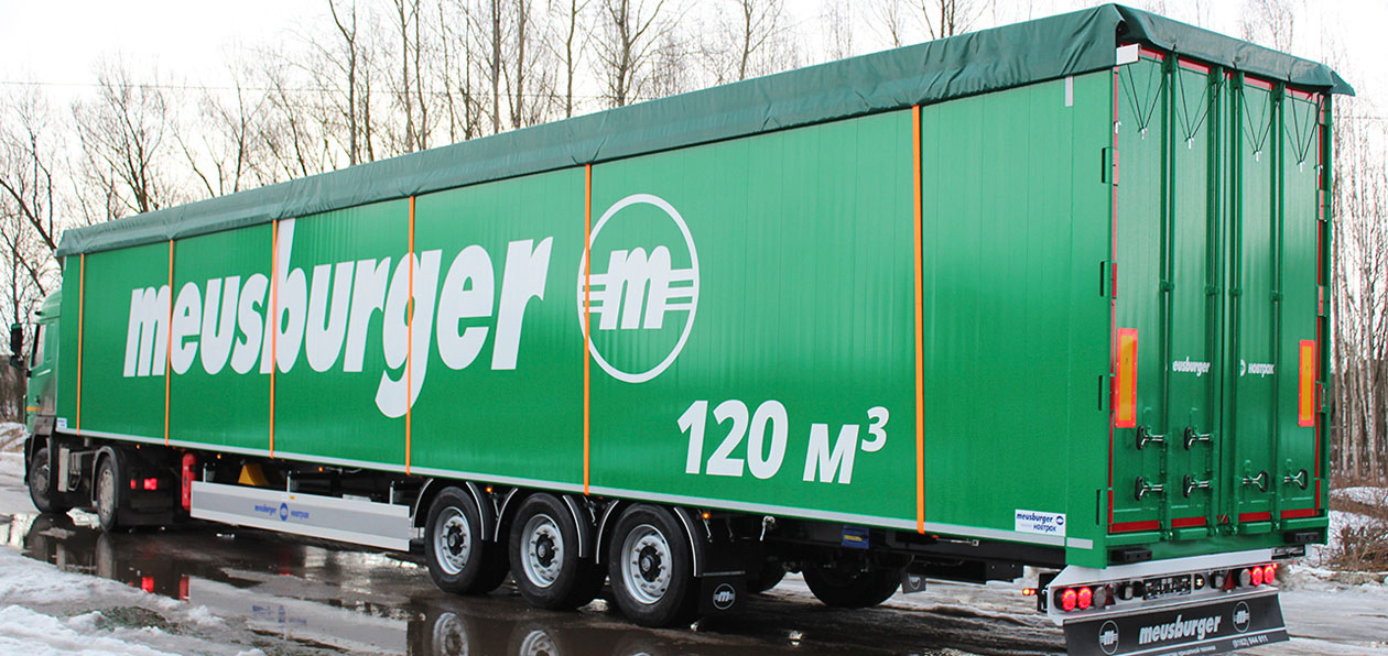 «Meusburger Новтрак» выпустил неординарный полуприцеп-щеповоз