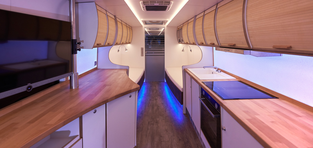 Neoplan Tourliner превратили в роскошный дом на колесах