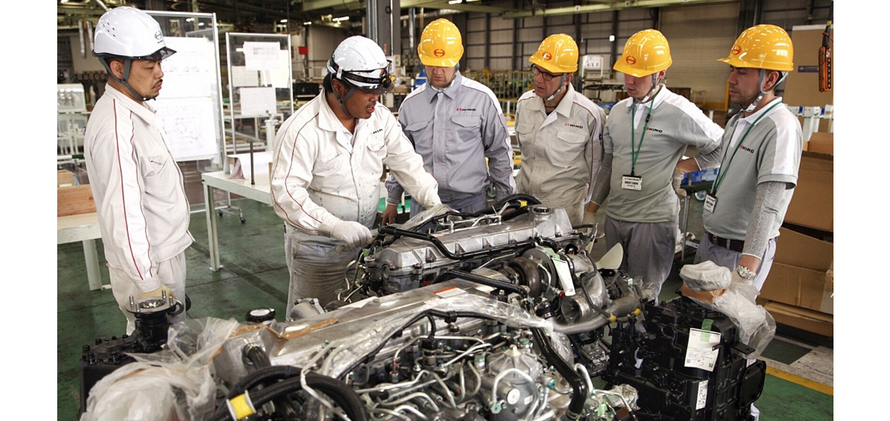 Российские специалисты прошли обучение на заводах Hino