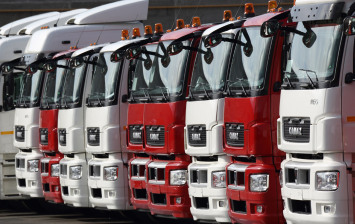Продажи новых грузовиков вернулись к спаду после временного роста