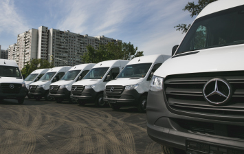 Mercedes предоставил в лизинг 30 микроавтобусов Sprinter