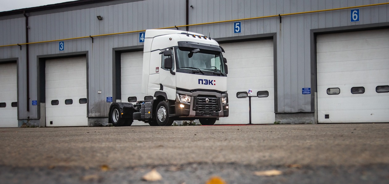 Renault Trucks поставила сотый грузовик компании «Авто-ПЭК»