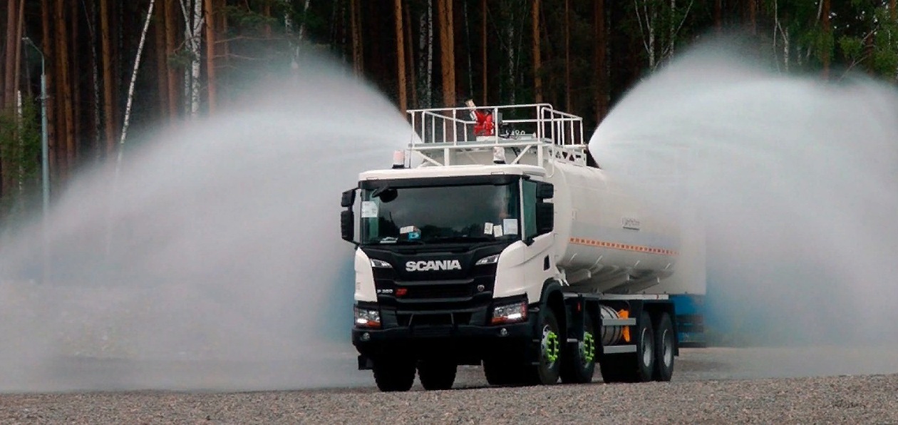 Scania и «УралСпецТранс» выпустили автоцистерну для работы в карьере