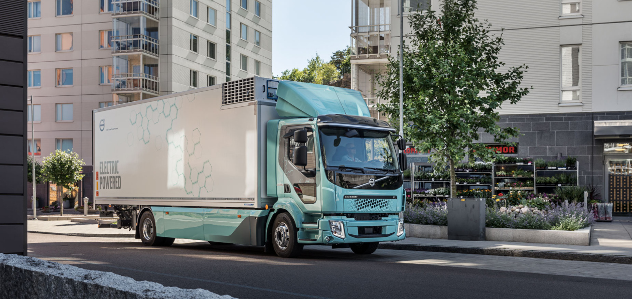 Volvo Trucks открыл продажи городских электрогрузовиков