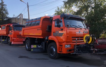 КАМАЗ поставил 119 машин коммунальным службам Петербурга