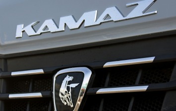 Грузовики КАМАЗ поколения К5 получат блок-фары отечественного производства