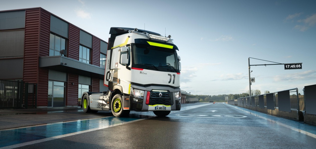 Renault Trucks представил грузовик с пробегом в новой спецверсии