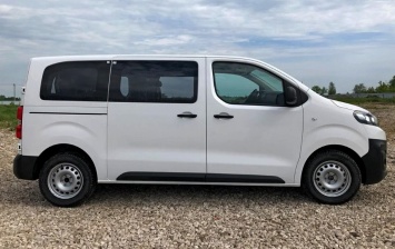 PSA Group представила пассажирскую версию новых Peugeot Expert и Citroen Jumpy