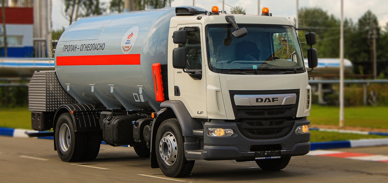 DAF передал российскому клиенту первый застроенный грузовик
