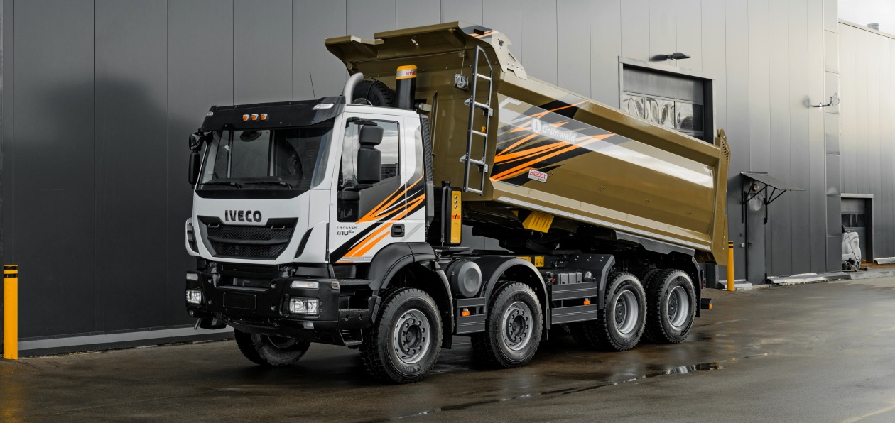 Grunwald построил самосвал на шасси Iveco Trakker 8x4