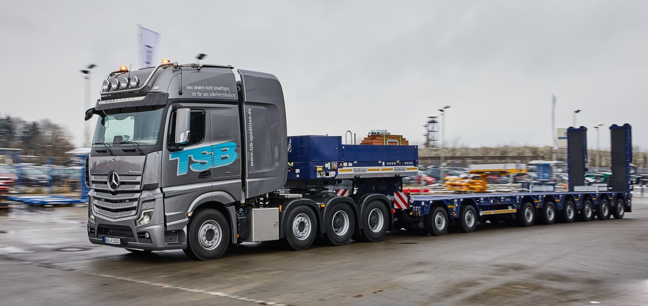 Mercedes выпустил пятисотый Actros SLT