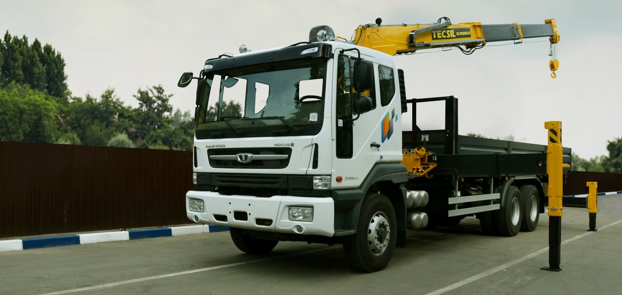 В России дебютировала бурильно-крановая установка на шасси Daewoo