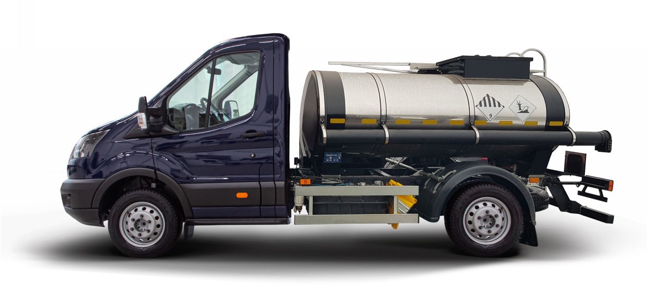 В России стали доступны автоцистерны на базе Ford Transit