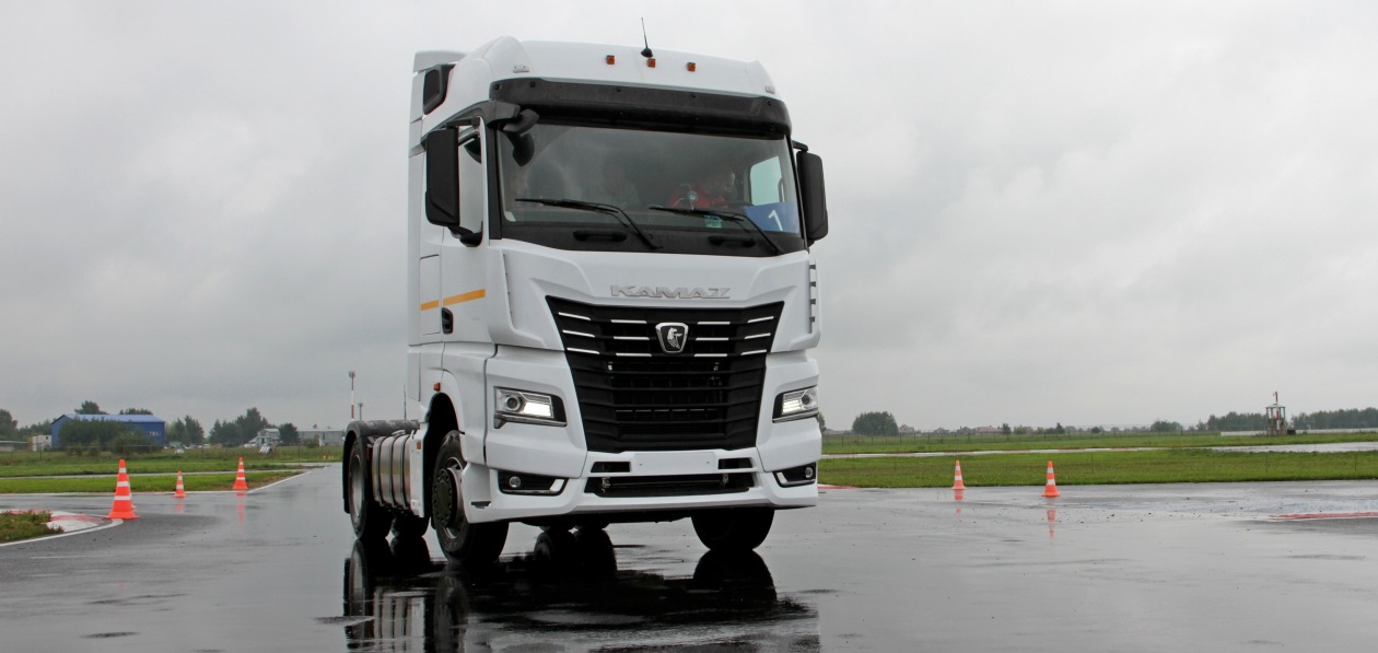 Первый проданный в Белоруссии КАМАЗ-54901 будет возить корм для скота