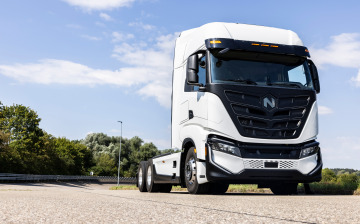 Iveco и Nikola открыли завод по производству электрических тягачей