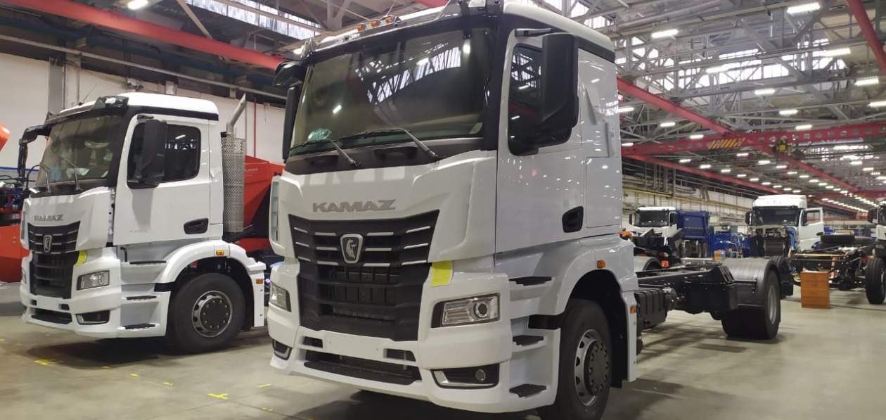 На «КАМАЗе» собрали первые среднетоннажники поколения К5
