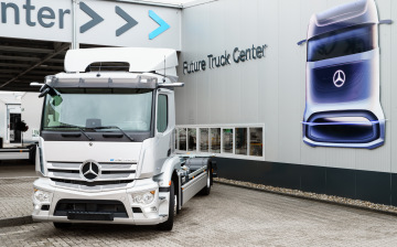 Первый грузовик Mercedes-Benz на электротяге поступил в производство