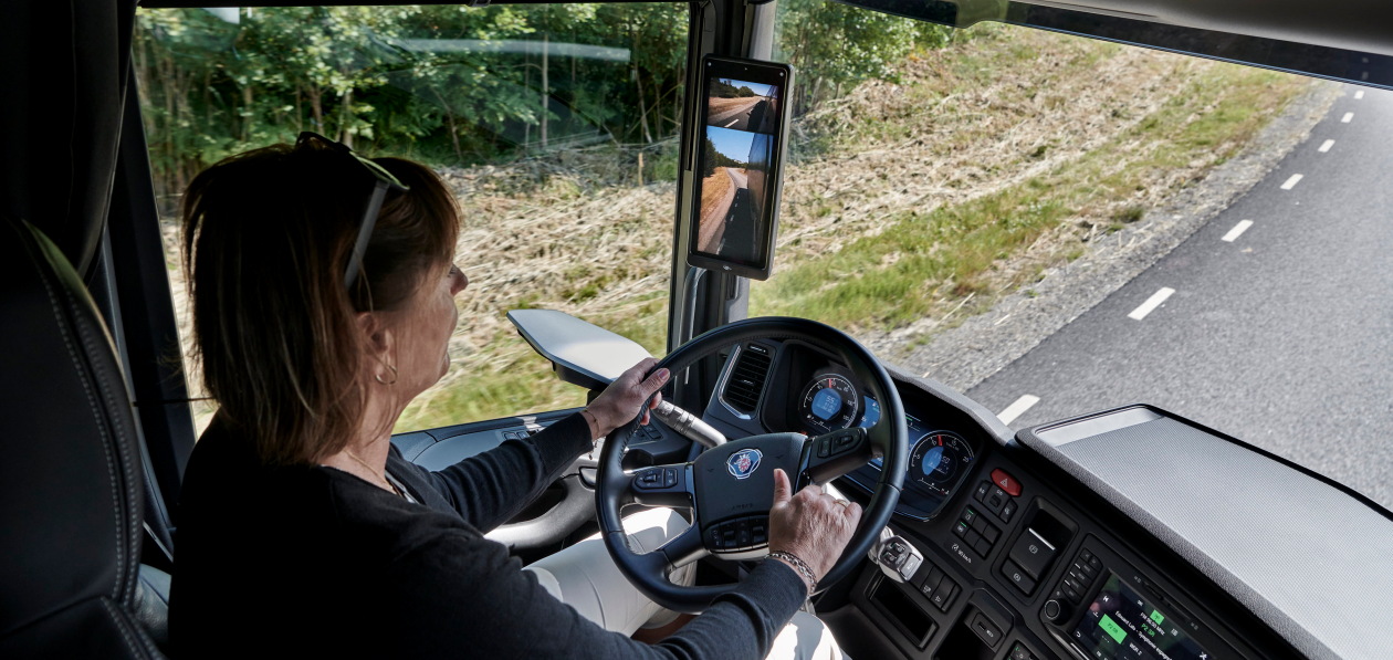 В Scania показали камеры заднего вида, которые заменят привычные зеркала