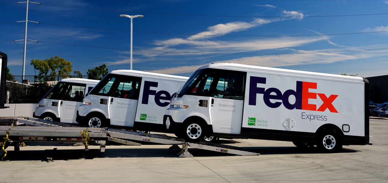 GM передала первые фургоны BrightDrop EV600 курьерской службе FedEx