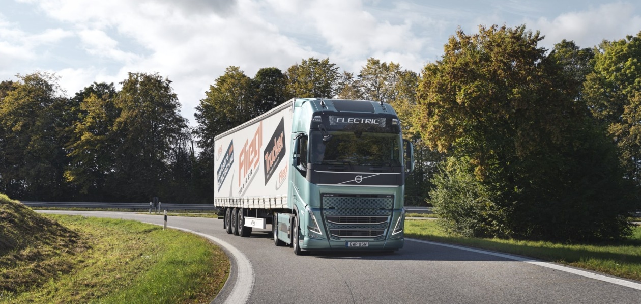 Электрический тягач Volvo преодолел почти 350 км без подзарядки на независимых тестах