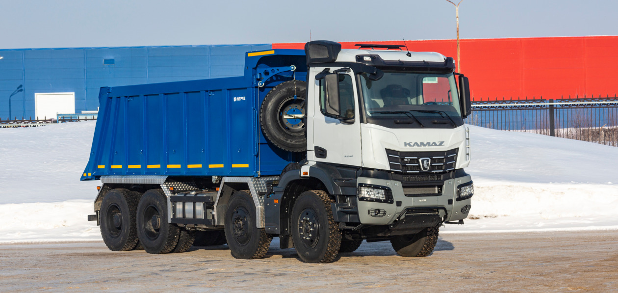 Первая партия самосвалов КАМАЗ нового поколения сошла с конвейера