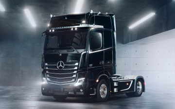 Mercedes-Benz представил тягач Actros L в эксклюзивной спецверсии