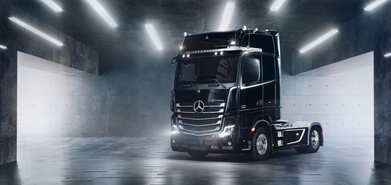 Mercedes-Benz представил тягач Actros L в эксклюзивной спецверсии
