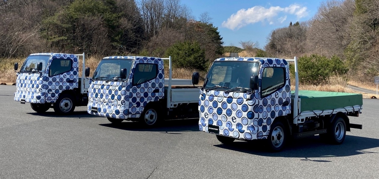 Новый грузовик Mitsubishi Fuso eCanter представили в камуфляже