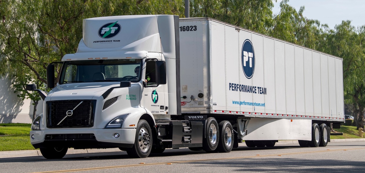 Maersk заказал у Volvo Trucks больше сотни электрогрузовиков