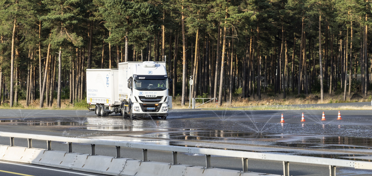 ZF покажет в Ганновере компоненты автопилота 4 уровня