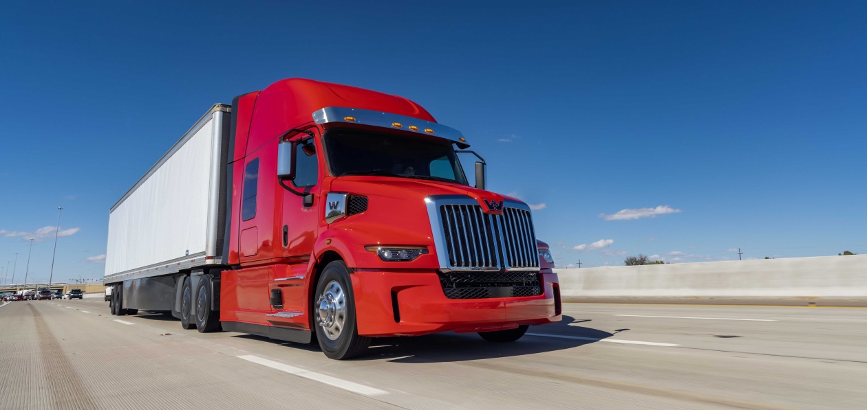 Капотный тягач Western Star 57X представили в Америке