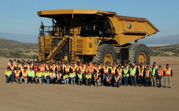 Caterpillar показал публике полностью электрический карьерный самосвал