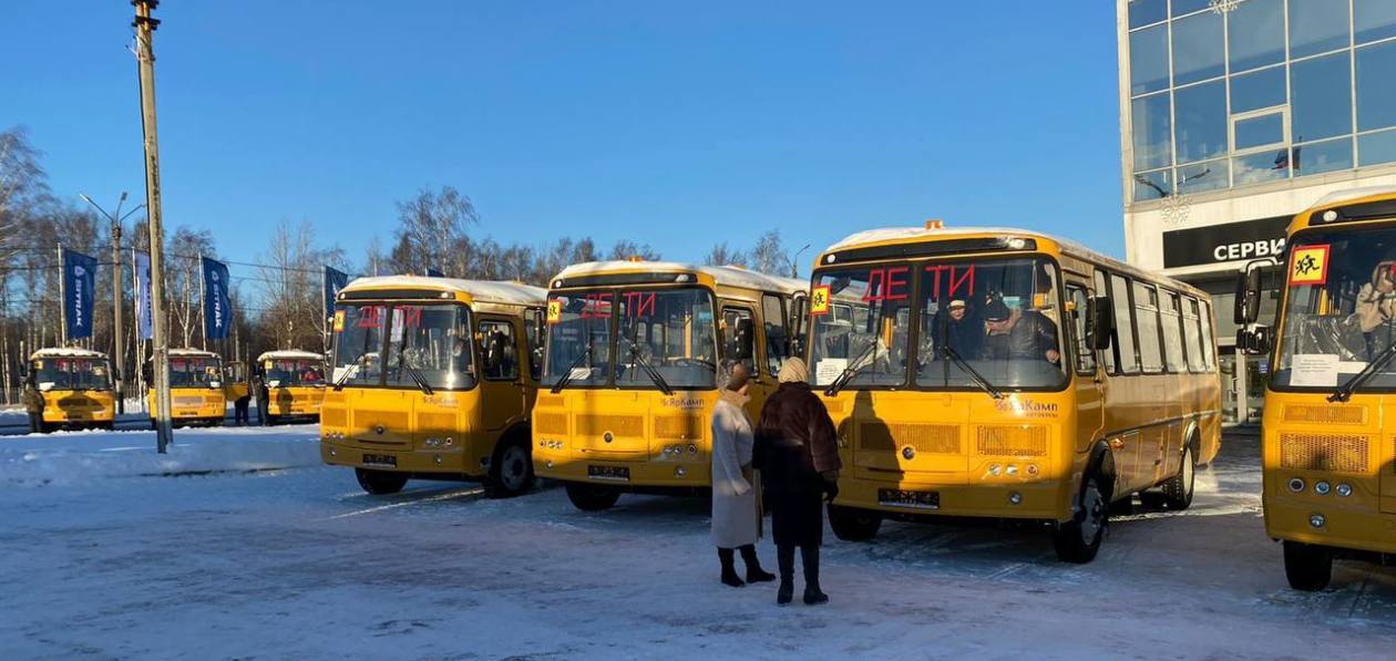 В Ярославскую область поставили новые школьные автобусы ГАЗ и ПАЗ