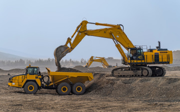 Техника Komatsu будет работать на маслах Lukoil