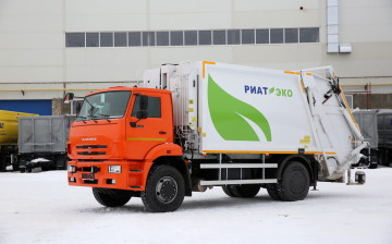 «РИАТ» выпустил новый мусоровоз на шасси «КАМАЗ»