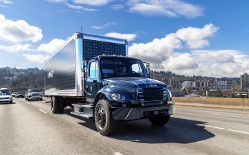 Daimler Truck представил в США новый электрогрузовик Freightliner