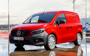 Две тысячи за шильдик: коммерческий «каблук» Mercedes-Benz eCitan вышел на рынок