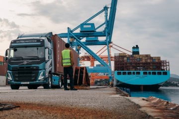 В Суэцком канале на некоторое время приостановлено судоходство