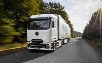 Mercedes представил серийный электротягач eActros 600