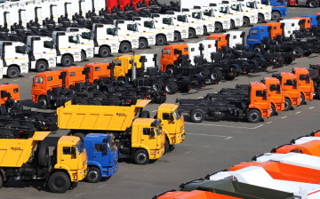 На российских складах стали копиться китайские грузовики