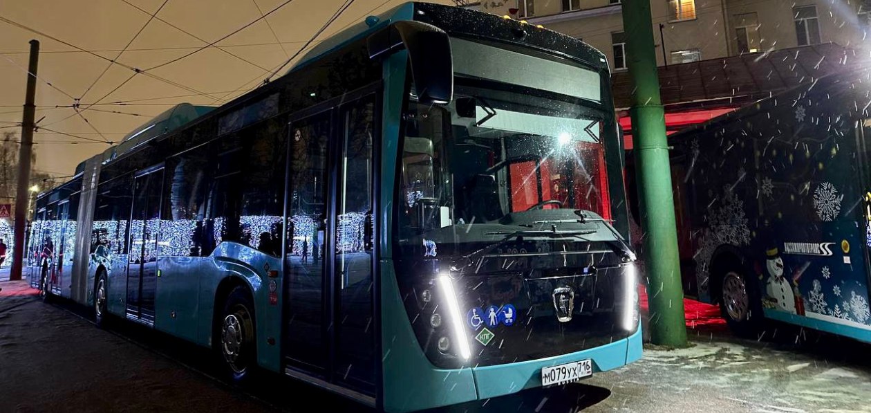 «КАМАЗ» протестирует новый автобус-гармошку в Санкт-Петербурге