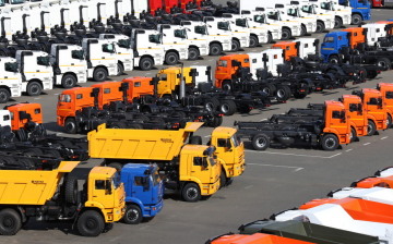 Продажи новых грузовиков в России продолжают снижаться