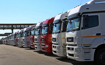 В 2023 году продажи новых грузовиков в России выросли почти на 71%