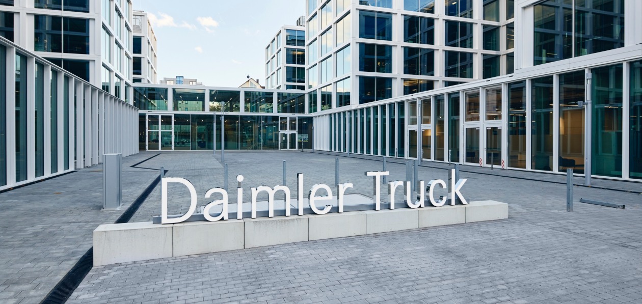 Daimler хлопнул дверцей «КАМАЗа»