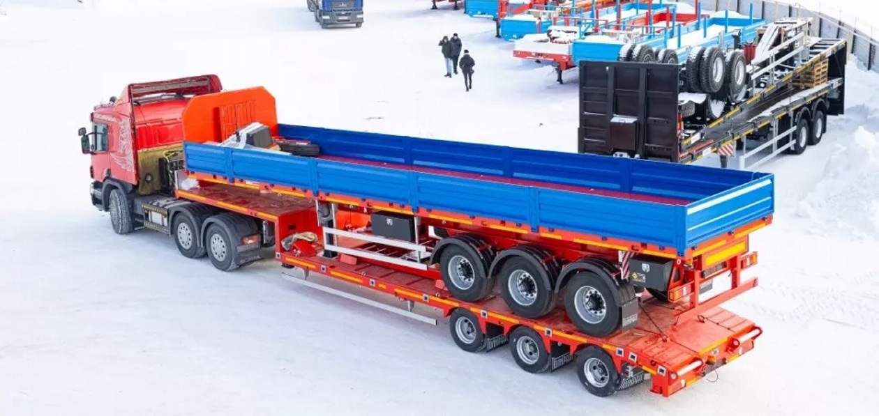 «Политранс» представил два трехосных полуприцепа