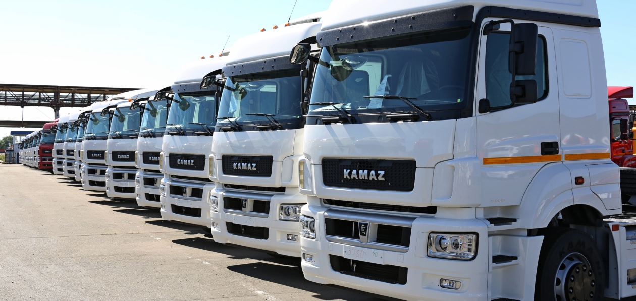 За месяц продажи новых грузовиков выросли на 12%