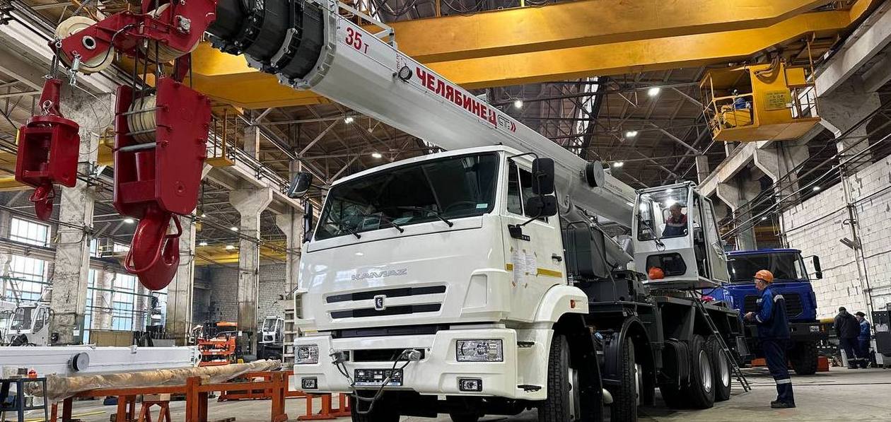 ЧМЗ выпустил новый автокран грузоподъемностью 35 тонн